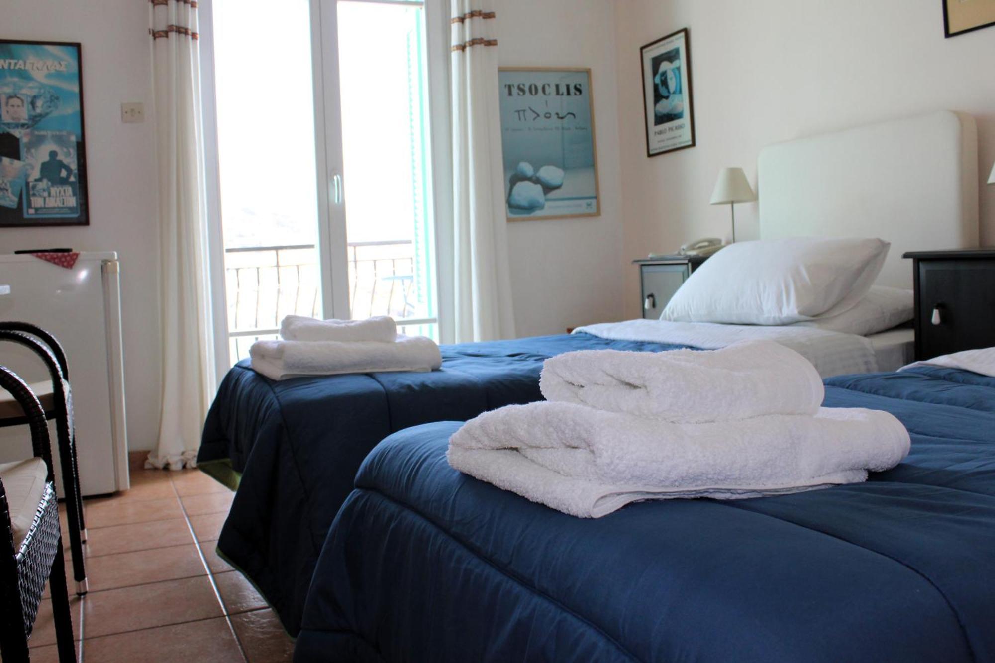 Blue Dolphin Hotell Batsíon Exteriör bild